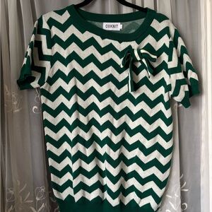 OXKNIT Green & White Chevron Short Sleeve Knit Top with Bow Accent